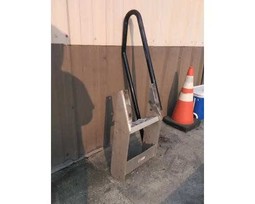 KENWORTH T680 FRAME STEP