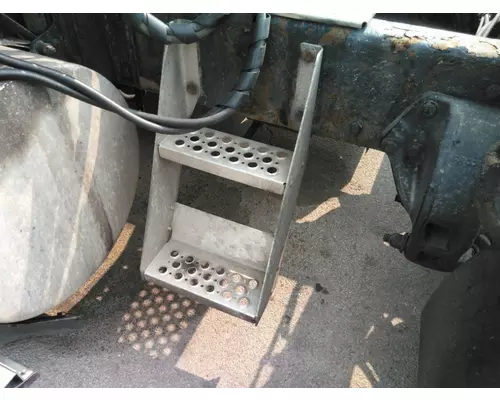 KENWORTH T680 FRAME STEP