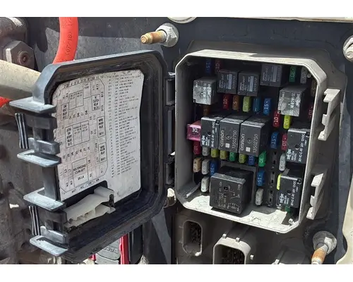 KENWORTH T680 FUSE BOX