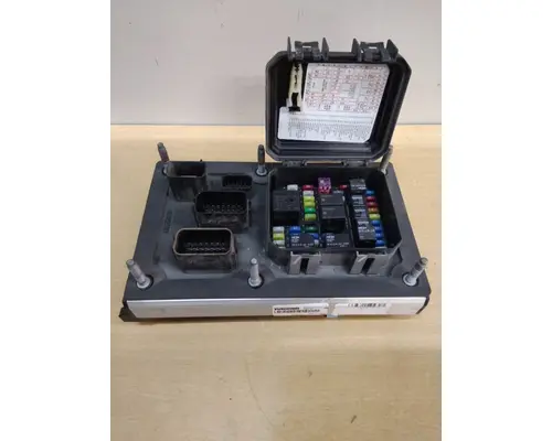 KENWORTH T680 FUSE BOX