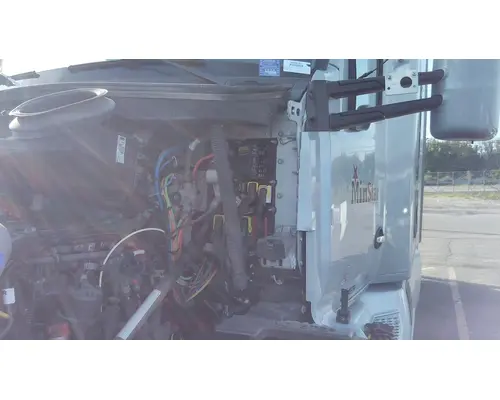 KENWORTH T680 FUSE BOX