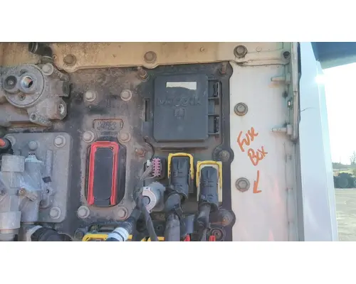 KENWORTH T680 FUSE BOX