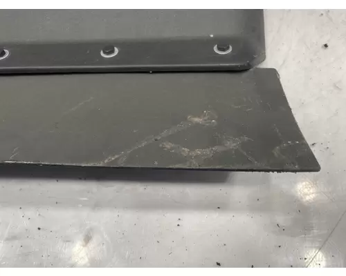KENWORTH T680 Fender Extension
