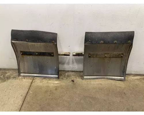 KENWORTH T680 Fender Extension