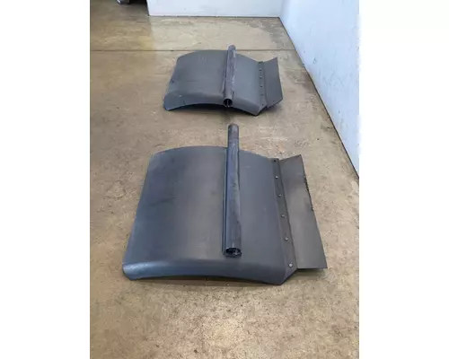 KENWORTH T680 Fender Extension