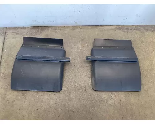 KENWORTH T680 Fender Extension