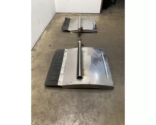 KENWORTH T680 Fender Extension