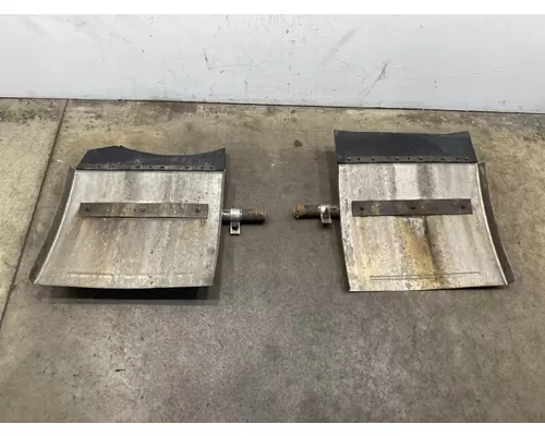 KENWORTH T680 Fender Extension