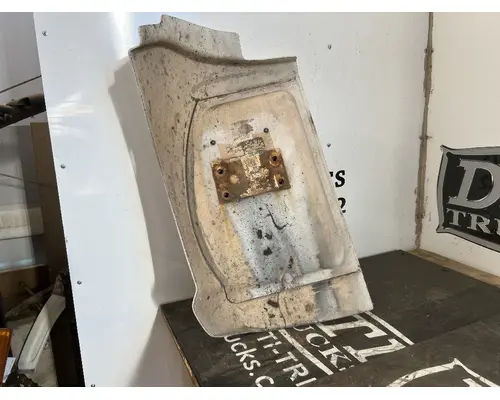 KENWORTH T680 Fender Extension