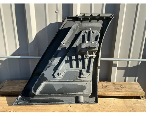 KENWORTH T680 Fender Extension