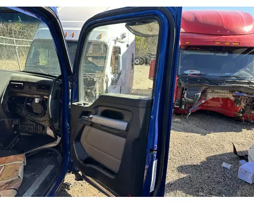 KENWORTH T680 Front Door Assembly