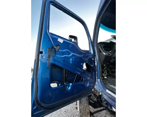 KENWORTH T680 Front Door Assembly