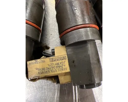 KENWORTH T680 Fuel Injector