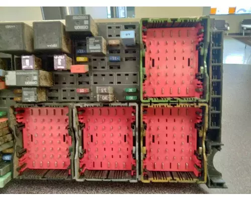 KENWORTH T680 Fuse Box