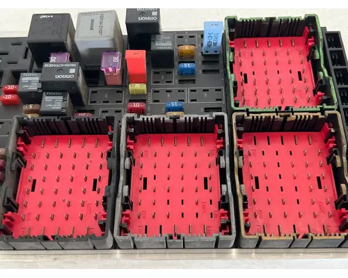 KENWORTH T680 Fuse Box