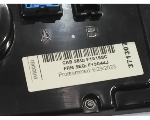 KENWORTH T680 GAUGE CLUSTER