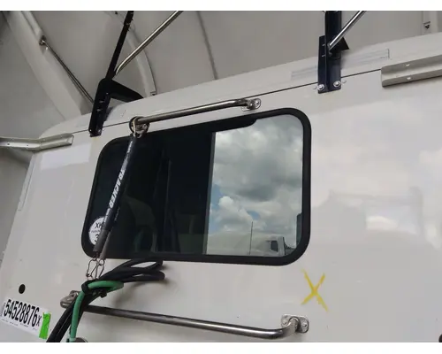 KENWORTH T680 GLASS, BACK
