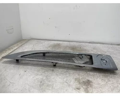 KENWORTH T680 Hood Side Vent