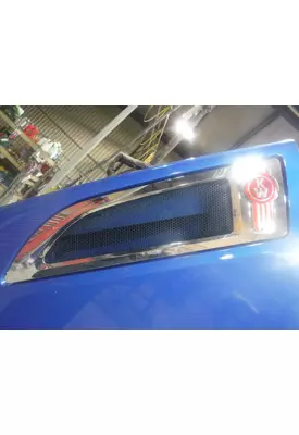 KENWORTH T680 Hood Side Vent