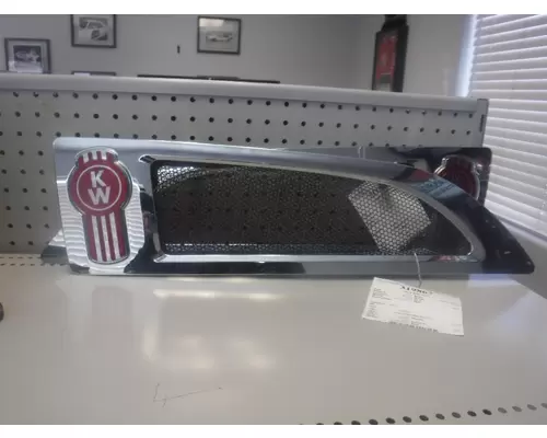 KENWORTH T680 Hood Side Vent