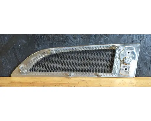 KENWORTH T680 Hood Trim & Misc. Parts