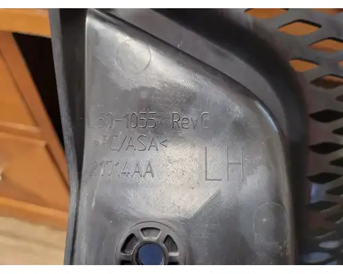 KENWORTH T680 Hood Trim & Misc. Parts