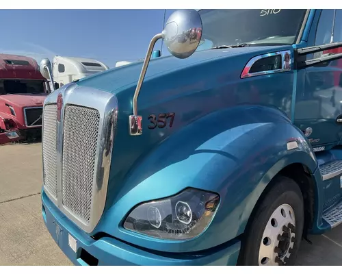 KENWORTH T680 Hood