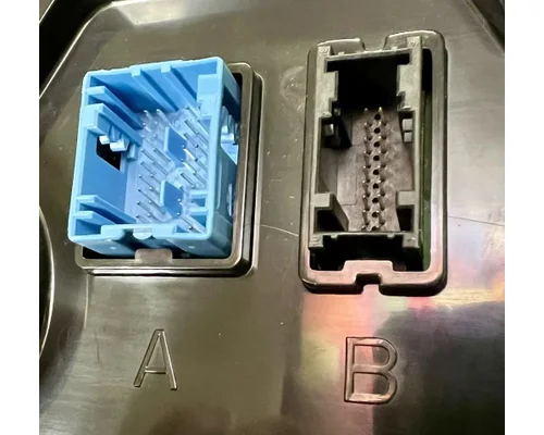 KENWORTH T680 Instrument Cluster