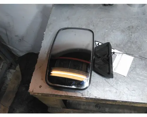 KENWORTH T680 MIRROR LOOK DOWN