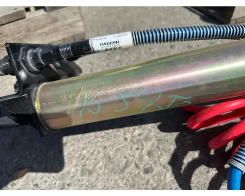 KENWORTH T680 POGO stick, Airelectrical line mount