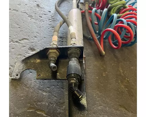 KENWORTH T680 POGO stick, Airelectrical line mount