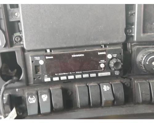 KENWORTH T680 RADIO AM/FM/BLUETOOTH