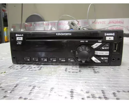 KENWORTH T680 RADIO AMFMCD