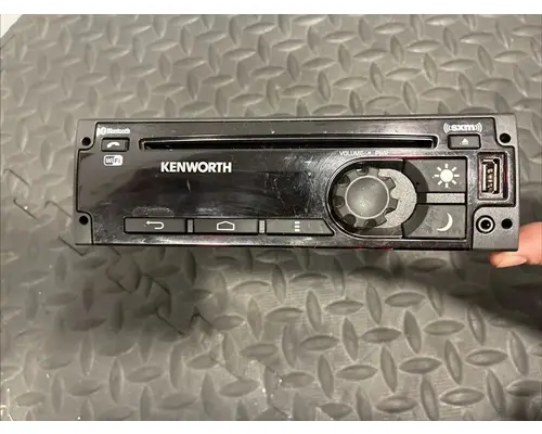 KENWORTH T680 Radio