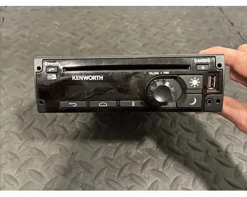 KENWORTH T680 Radio