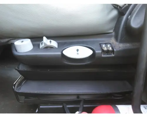 KENWORTH T680 SEAT, FRONT
