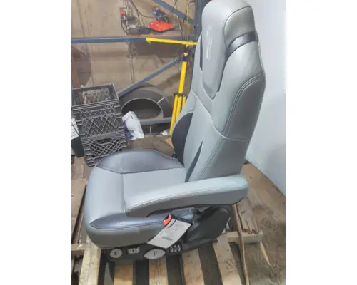 KENWORTH T680 SEAT, FRONT