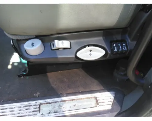 KENWORTH T680 SEAT, FRONT