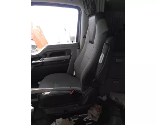 KENWORTH T680 SEAT, FRONT