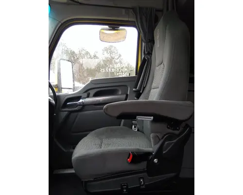 KENWORTH T680 SEAT, FRONT