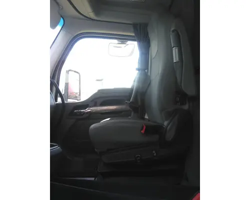 KENWORTH T680 SEAT, FRONT