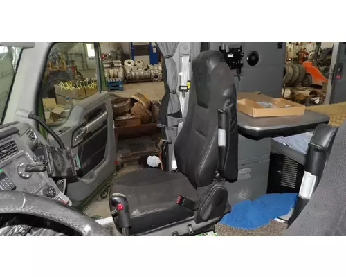 KENWORTH T680 SEAT, FRONT