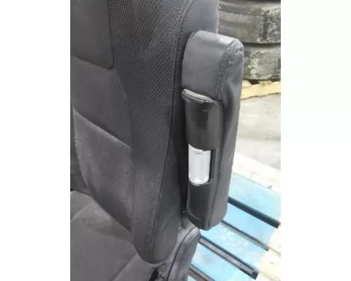 KENWORTH T680 SEAT, FRONT