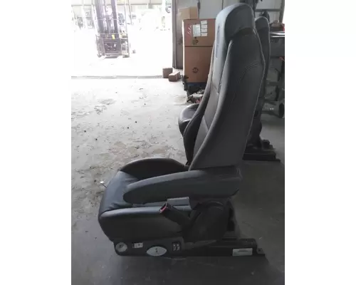 KENWORTH T680 SEAT, FRONT