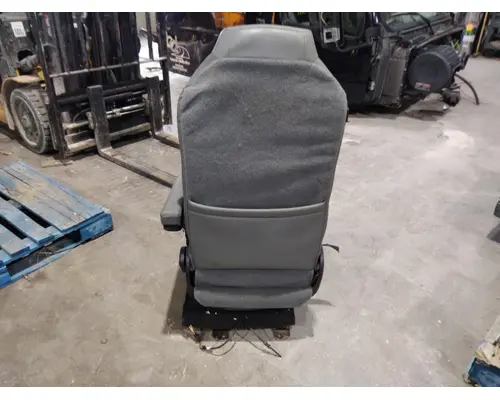 KENWORTH T680 SEAT, FRONT