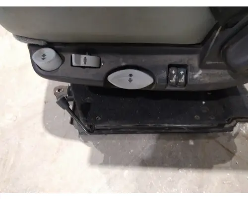 KENWORTH T680 SEAT, FRONT