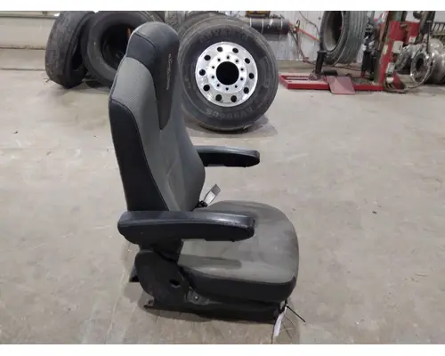 KENWORTH T680 SEAT, FRONT