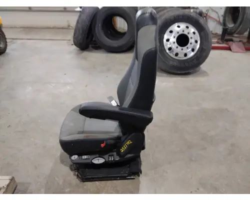 KENWORTH T680 SEAT, FRONT