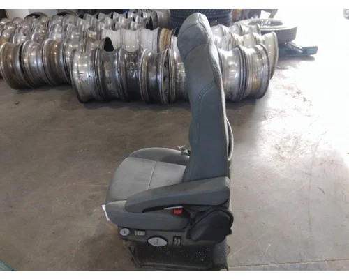 KENWORTH T680 SEAT, FRONT