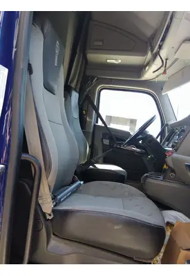 KENWORTH T680 SEAT, FRONT